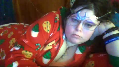 Snapshot of siofra chatting on 16, 12, 2025 Siofra online show from 16, 12, 2025