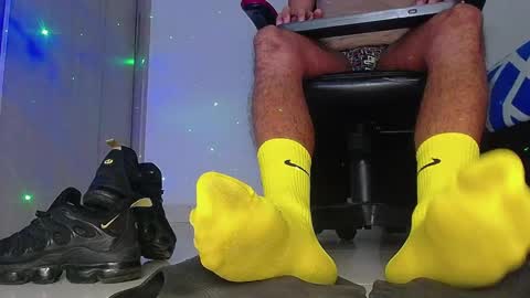 only foot                         worshipers here online show from 19, 12, 2025