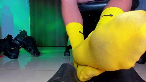 Snapshot of sir_kev66 chatting on 23, 4, 2026 only foot worshipers here online show from 23, 4, 2026