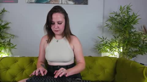 Snapshot of sira_fey chatting on 23, 9, 2025 Sheils online show from 23, 9, 2025