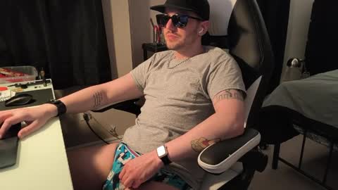 Snapshot of sirdaddymcqween chatting on 2, 4, 2026 Sir Daddy McQween online show from 2, 4, 2026