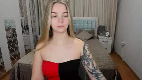 SirenaBloom online show from 17, 11, 2025