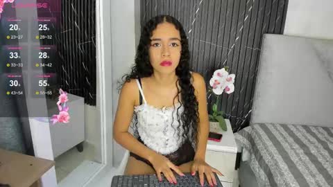 Snapshot of sisi_rosex chatting on 17, 2, 2025 Shopia online show from 17, 2, 2025