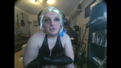 Snapshot of sissylovedoll chatting on 4, 4, 2026 Tiffany Candy online show from 4, 4, 2026