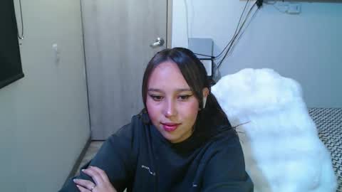 Snapshot of skarlet_adams chatting on 14, 11, 2025 Alice online show from 14, 11, 2025