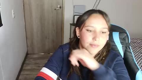 Snapshot of skarlet_adams chatting on 4, 12, 2025 Alice online show from 4, 12, 2025