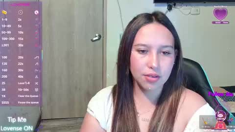 Snapshot of skarlet_adams chatting on 15, 12, 2025 Alice online show from 15, 12, 2025