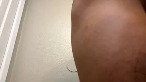 Snapshot of skatedragonfly chatting on 26, 11, 2025 inters online show from 26, 11, 2025