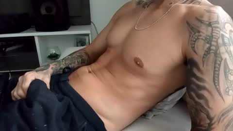 Snapshot of skater19xxx chatting on 14, 3, 2026 miguel online show from 14, 3, 2026