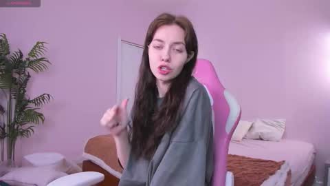 Snapshot of skelerata chatting on 13, 10, 2025 Emily online show from 13, 10, 2025