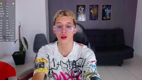 Snapshot of skinny_bigcock20 chatting on 22, 11, 2025 skinny_bigcock20 online show from 22, 11, 2025