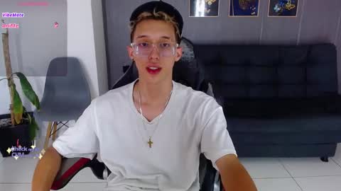 Snapshot of skinny_bigcock20 chatting on 29, 11, 2025 skinny_bigcock20 online show from 29, 11, 2025