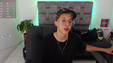 Snapshot of skinny_bigcock20 chatting on 1, 12, 2025 skinny_bigcock20 online show from 1, 12, 2025