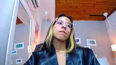 skinny_hottie18 online show from 9, 1, 2025