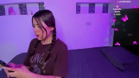 Snapshot of skinny_lau chatting on 6, 1, 2026 laura online show from 6, 1, 2026