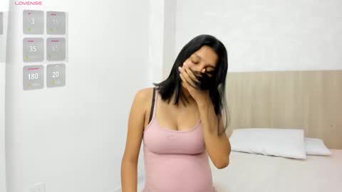 Snapshot of skinny_lilly chatting on 13, 11, 2025 lilly online show from 13, 11, 2025