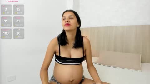 Snapshot of skinny_lilly chatting on 15, 12, 2025 lilly online show from 15, 12, 2025