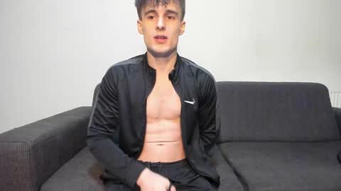 skinnyguywithbigd online show from 19, 12, 2024