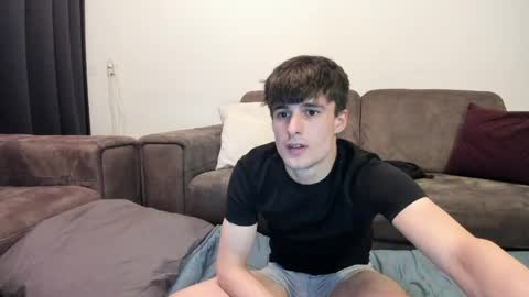 skinnyguywithbigd online show from 14, 4, 2026