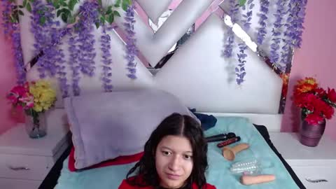 Snapshot of skinnyhorny_ chatting on 20, 12, 2024 SKINNYHORNY online show from 20, 12, 2024