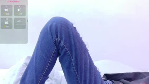 Snapshot of skinnyneighbour_ chatting on 24, 10, 2025 Karla online show from 24, 10, 2025