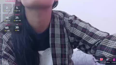 Snapshot of skinnyneighbour_ chatting on 28, 10, 2025 Karla online show from 28, 10, 2025