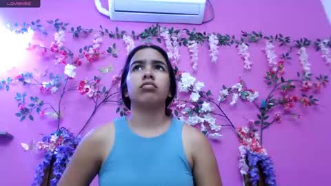Snapshot of skinnysofia18 chatting on 1, 7, 2026 sofia online show from 1, 7, 2026