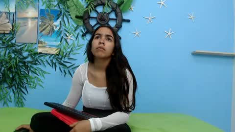 Snapshot of skinnysofia18 chatting on 5, 7, 2026 sofia online show from 5, 7, 2026