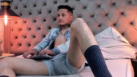 Snapshot of skinnyzeth chatting on 10, 11, 2025 SkinnyZeth online show from 10, 11, 2025