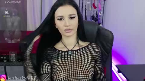 Snapshot of sky011fall chatting on 11, 9, 2025 Eliza online show from 11, 9, 2025