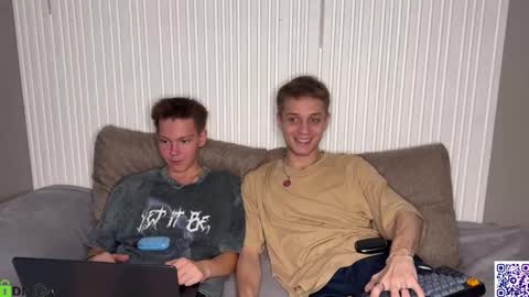 Snapshot of sky_hunter chatting on 13, 10, 2025 sky_hunter online show from 13, 10, 2025