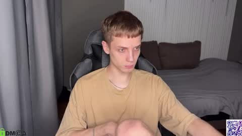 Snapshot of sky_hunter chatting on 20, 10, 2025 sky_hunter online show from 20, 10, 2025