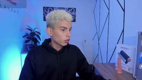 Snapshot of sky_jules chatting on 15, 12, 2025 Daniel online show from 15, 12, 2025