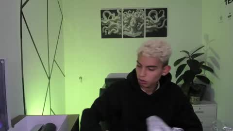 Snapshot of sky_jules chatting on 18, 12, 2025 Daniel online show from 18, 12, 2025