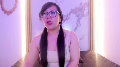 skye_bluee_ online show from 16, 9, 2025