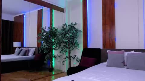 Snapshot of skylarspark chatting on 18, 9, 2025 SkylarSpark online show from 18, 9, 2025