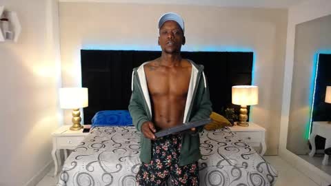 SKYLERBIGXXX online show from 17, 4, 2026