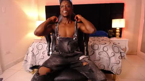 SKYLERBIGXXX online show from 19, 4, 2026