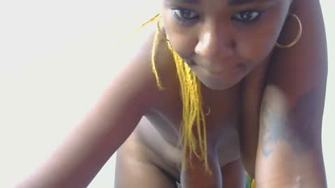 Snapshot of skyy_brown chatting on 5, 3, 2025 Bella online show from 5, 3, 2025