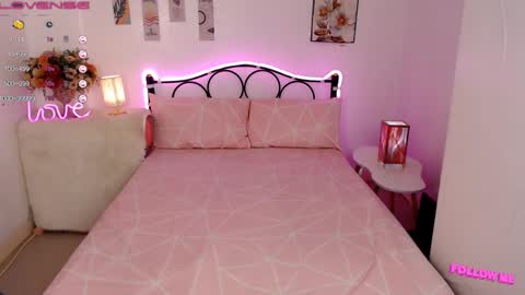 Queen Cyrine online show from 26, 2, 2025