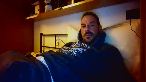 Snapshot of slevin1983 chatting on 11, 11, 2025 slevin online show from 11, 11, 2025