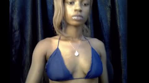 Snapshot of slim_petitqueen chatting on 30, 10, 2025 Alice online show from 30, 10, 2025