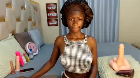 Snapshot of slimqueenbae chatting on 18, 7, 2026 slimqueenbae online show from 18, 7, 2026