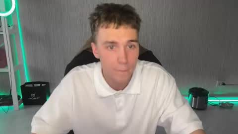 Snapshot of slippery_baby chatting on 21, 6, 2026 Mila online show from 21, 6, 2026