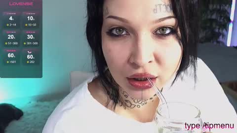 Snapshot of slobbergirl chatting on 17, 11, 2025 Kira Khanina online show from 17, 11, 2025