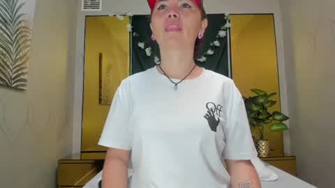 Snapshot of slut_milf4u chatting on 19, 2, 2025 Paola online show from 19, 2, 2025