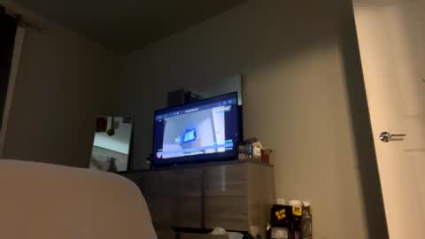 Snapshot of slutforu100 chatting on 4, 1, 2025 slutforu100 online show from 4, 1, 2025