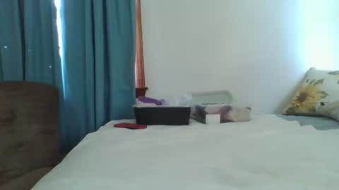 Snapshot of sluttamer72 chatting on 4, 2, 2025 Jade and Thomas online show from 4, 2, 2025