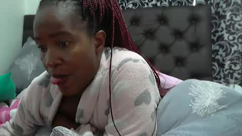 sluttylaura18 online show from 17, 2, 2025