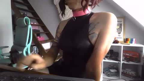 sluttytoy83 online show from 3, 6, 2026